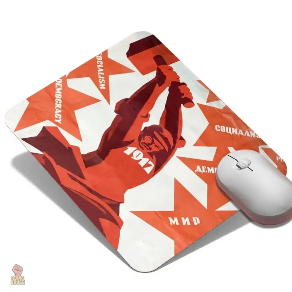 Tapis de bureau inspiré par l'histoire communiste