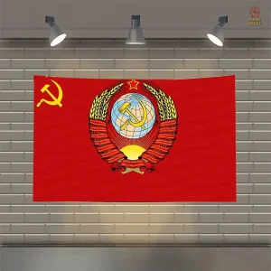 Tenture murale rouge avec blason soviétique emblématique