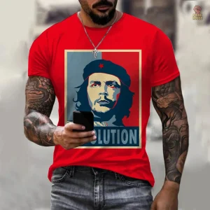 T-shirt Che Guevara au design rouge et bleu, fond rouge